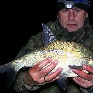 Leszcze na pęczak | Wędkarstwo | Łowienie na spławik i nocka nad Wisłą [Wędkarska Tuba]