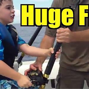 AMAZING! Kid Catches Huge Fish