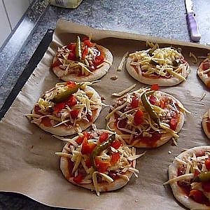 Mini Pizza mit Thunfisch- Türkische Rezepte-Ton balikli mini Pizza