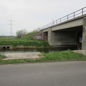 Nauen-Paretzer Kanal (Richtung Bredow-Luch Bahnbrücke) 27.04.2013
Bild 1