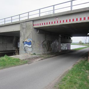 Nauen-Paretzer Kanal (Richtung Bredow-Luch Bahnbrücke) 27.04.2013
Bild 3
