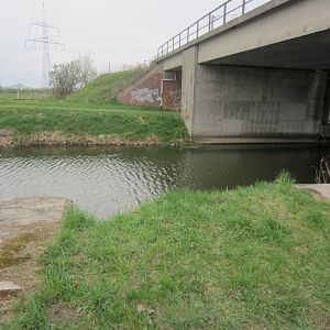 Nauen-Paretzer Kanal (Richtung Bredow-Luch Bahnbrücke) 27.04.2013
Bild 4