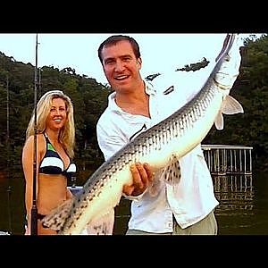 Catch a Huge Gar with Girl Fishing Lake Lanier