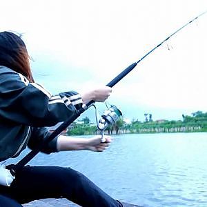 Fishing girl HD