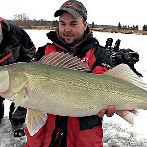 Ridiculous Flasher Jig Walleye - Uncut Angling - Dec. 23, 2012