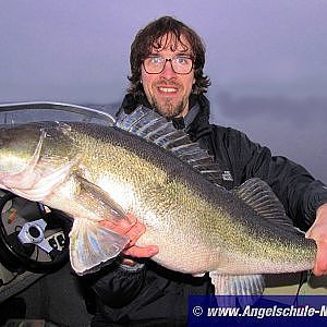 ZANDER TOTAL #1 Schweriner See. Big Fight Pikeperch & Live Bite!